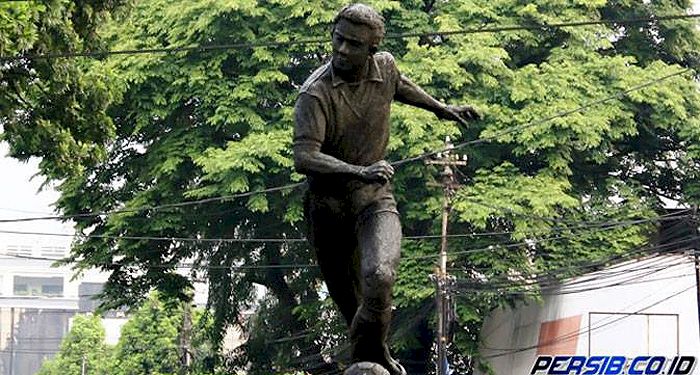 Asal Usul Patung Persib: Ateng Wahyudi, 'Saweran' Djarum dan Ritual Dimandikan Bobotoh